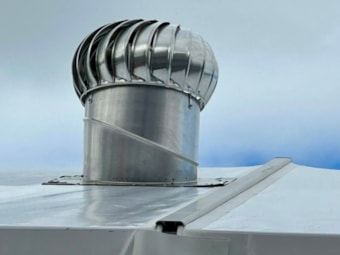 Větrací hlavice a žaluzie