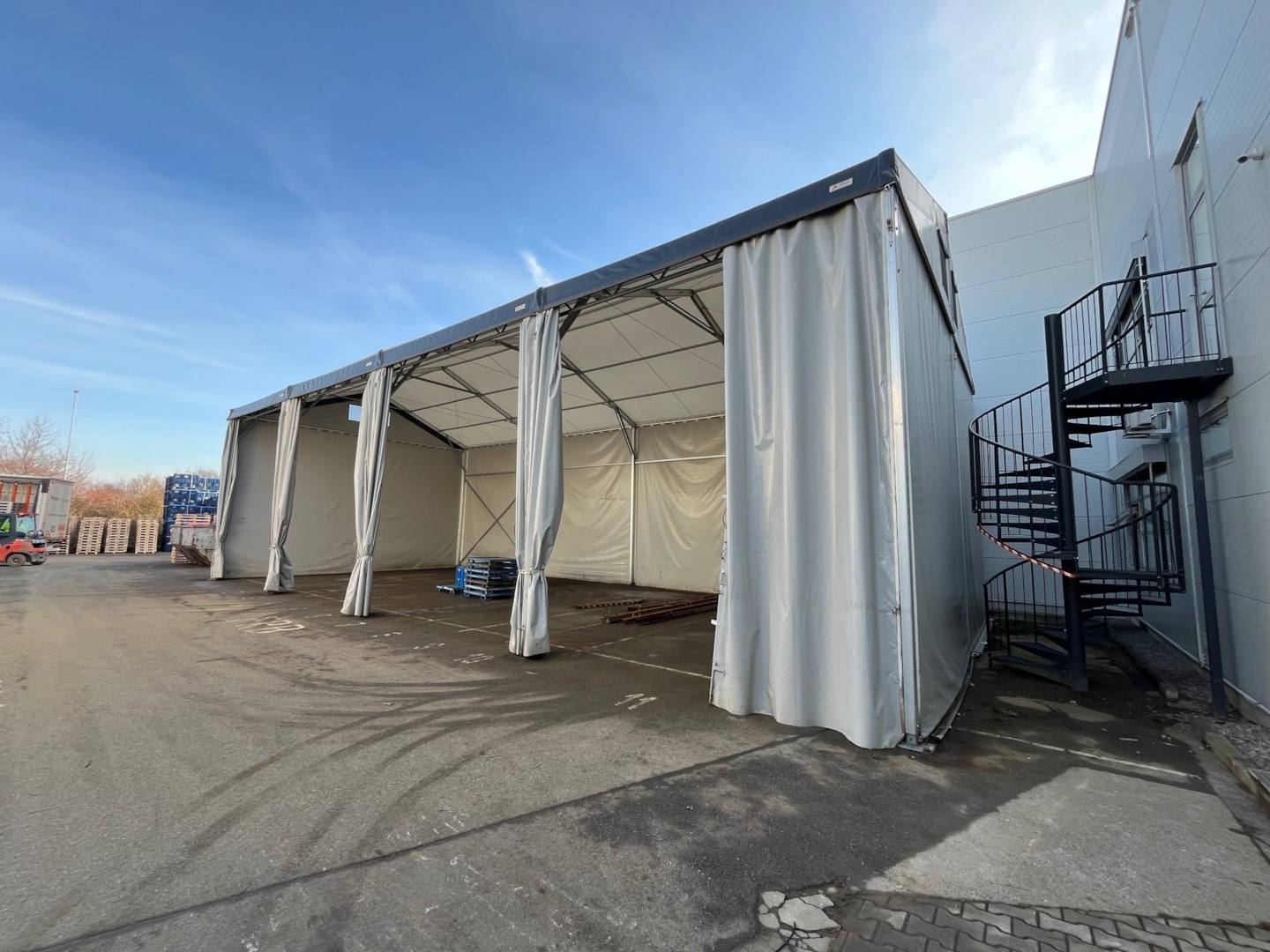 Zelthalle 9 × 20 m, Traufhöhe 5,6 m