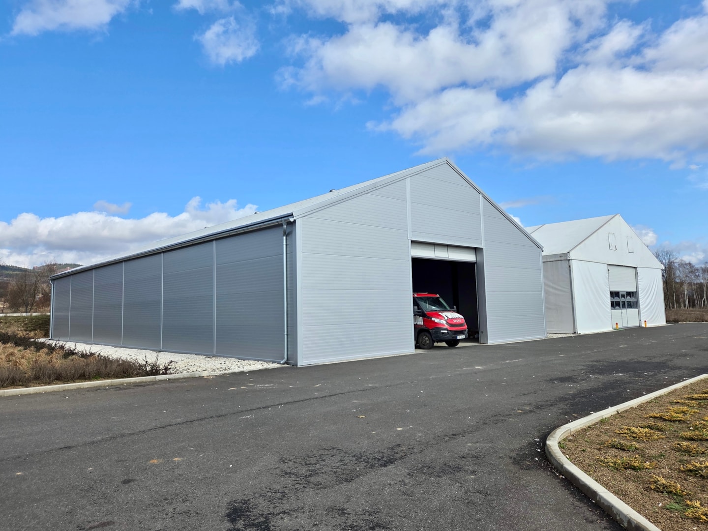 Začíname s výrobou montovaných sendvičových hál