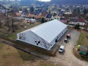 Planenhalle als Sportstätte 25 x 44 m mit ästhetischen Elementen