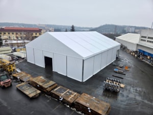 Planenhalle 15 x 30 m auf geneigter Fläche FX Meiler