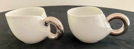 Porcelánový hrneček I. a II. s platinovým ouškem