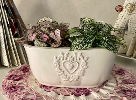 Keramický bílý truhlík