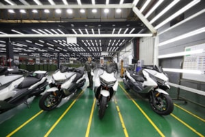 Továrna Loncin-výroba skútrů BMW C400 GT