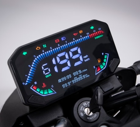 Voge 125 R -tachometr.jpg