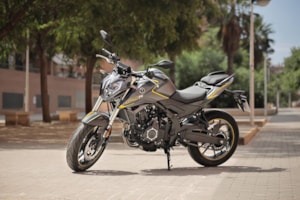 Voge 525 R - Naked-2