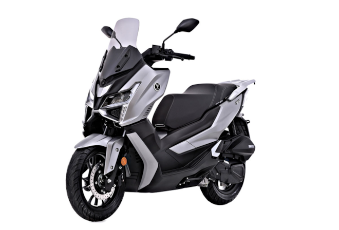 Voge SR1 125i GT Silver-3
