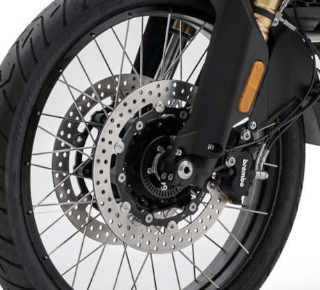 Voge 900 DSX brzdy Brembo