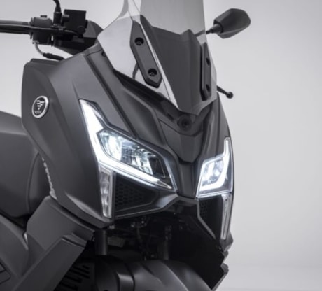 sr1-125-predni-svetlo-led-696x464