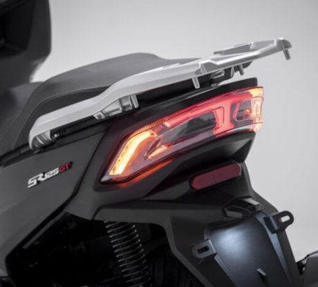 zadni-svetlo-sr1-125-696x464