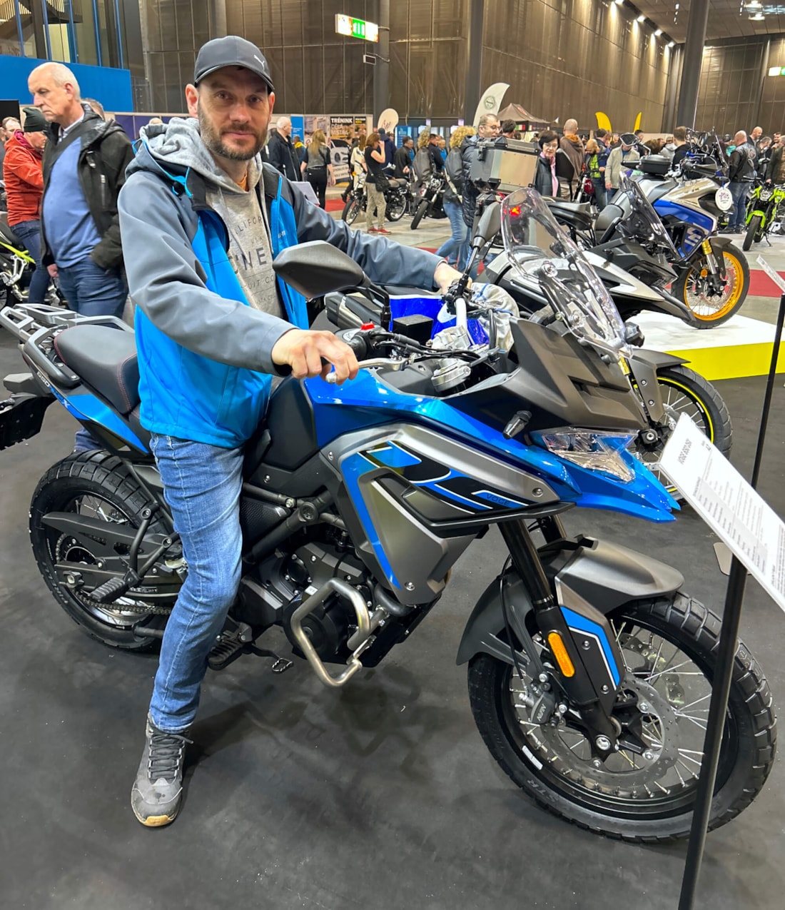 motorka Voge 650 DSX v rukách vítěze moto soutěže