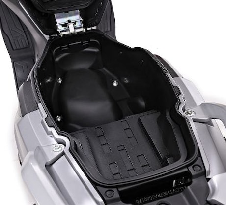 Voge SR1 125i ADV-Red-detaily-12