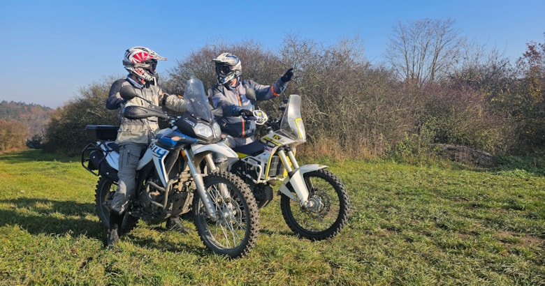 Voge 300 Rally válí v Enduroškole. Jaký dojmy z ní má majitel a účastníci kurzů?