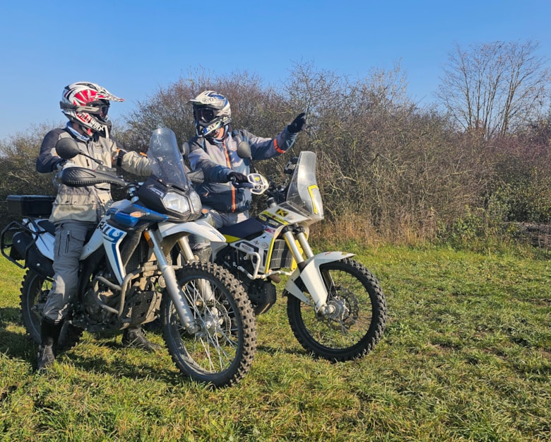 Voge 300 Rally válí v Enduroškole. Jaký dojmy z ní má majitel a účastníci kurzů?