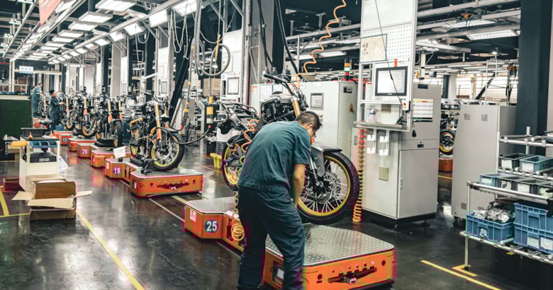 Kvalita čínskejch motorek a čtyřkolek? „Kdybych dostal korunu od každýho, kdo říkal: Vyměňte logo za zavedenou značku a nikdo to nepozná, byl bych pracháč,“ hlásí Matěj z Gorexu