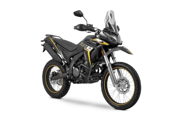 VOGE 300 Rally_Studio_black_2-web