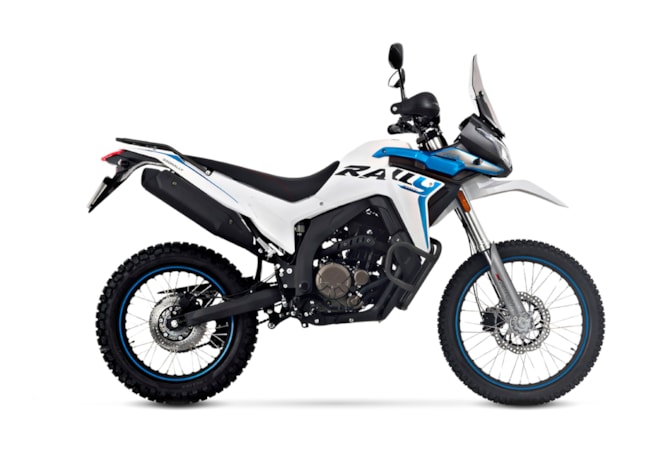 VOGE 300 Rally_Studio_white_1-web