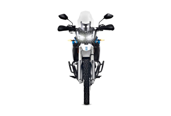 VOGE 300 Rally_Studio_white_3-web