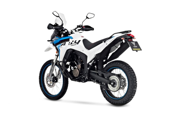 VOGE 300 Rally_Studio_white_6-web