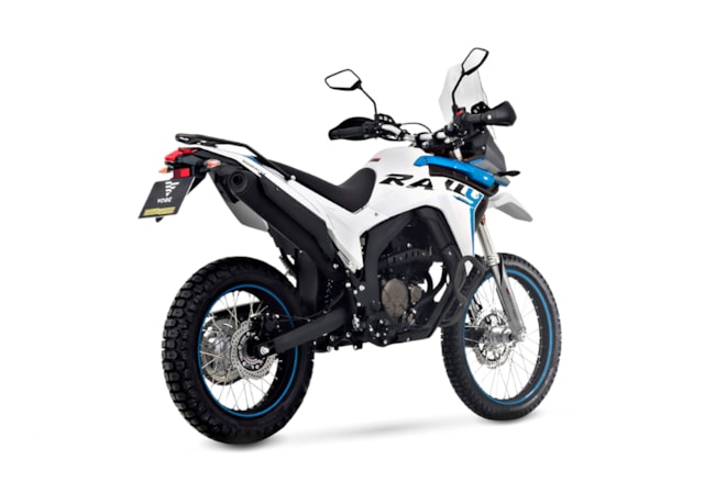 VOGE 300 Rally_Studio_white_8-web