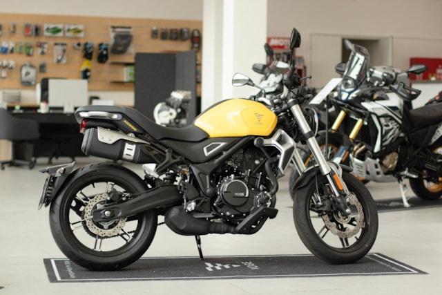 Předváděcí motorka VOGE 350 AC | žlutá