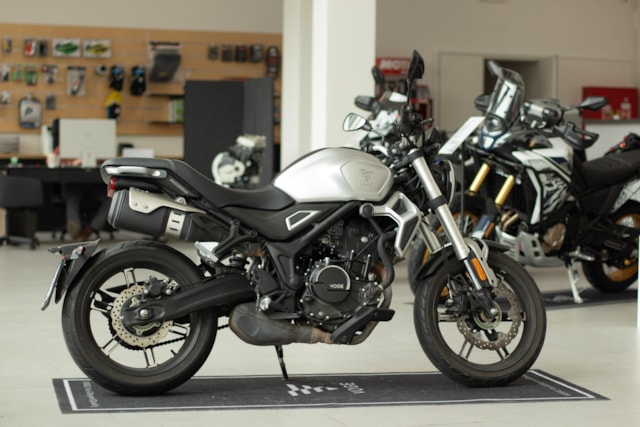 Předváděcí motorka VOGE 350 AC | stříbrná