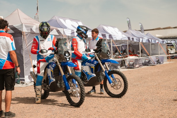 ZXMOTO vstupuje do Rallye du Maroc. Nové barvy, Skyler Howes a první ostré kilometry v marocké poušti