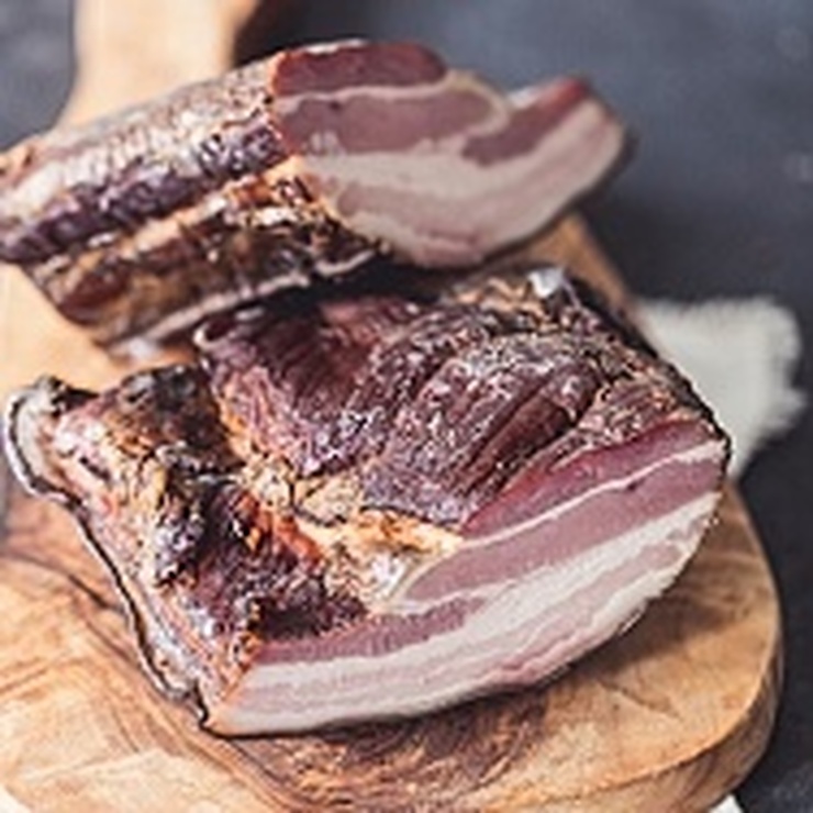 Náš dozlatova uzený bok