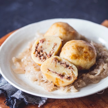 Knedlíky plněné uzeným, zelí 