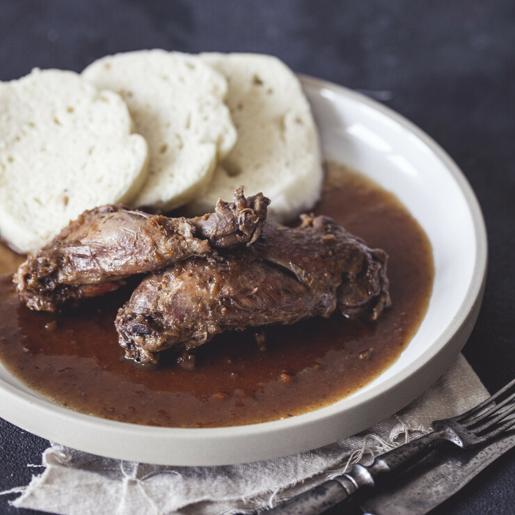 Králičí stehno na víně. 