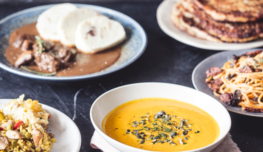 Rychly-obed-rychla-vecere-jidla-na-stole