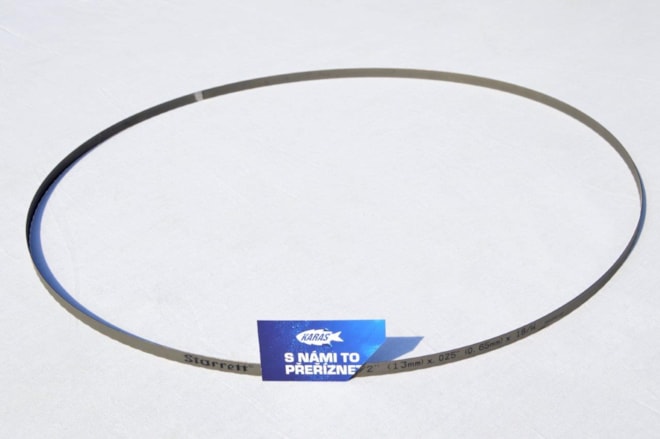 Pilový pás na slabé stěny