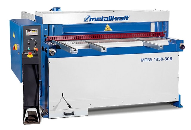 Elektrické nůžky na plech MTBS 1350-30 B s NC řízeným zadním dorazem