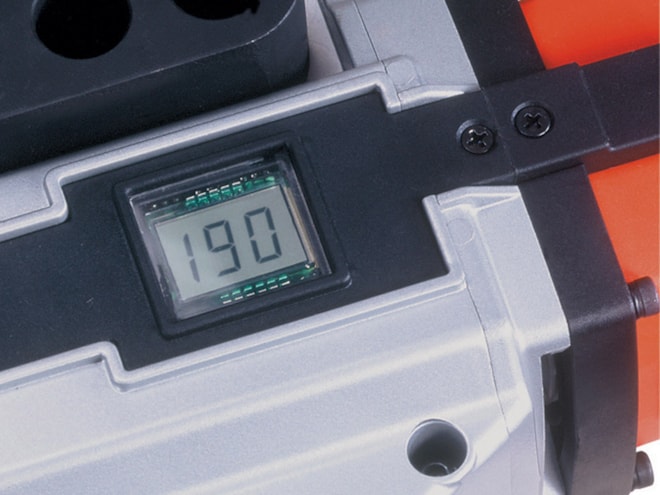 Elektrická digitální ohýbačka trubek AGP DB32 digi ukazatel