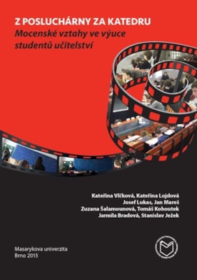 Z posluchárny za katedru