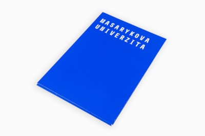Sloha Masarykova univerzita modrá