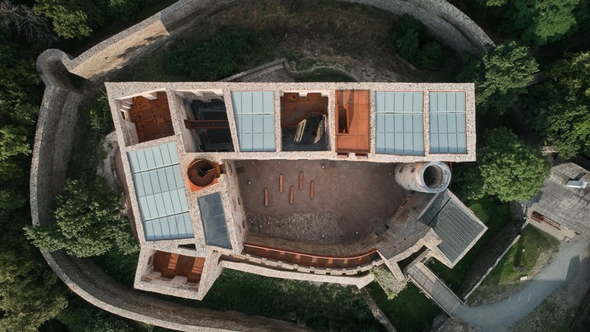 NOVĚ ZPŘÍSTUPNĚNÉ PALÁCOVÉ TORZO