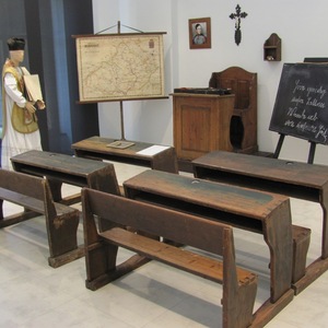 skolni nabytek