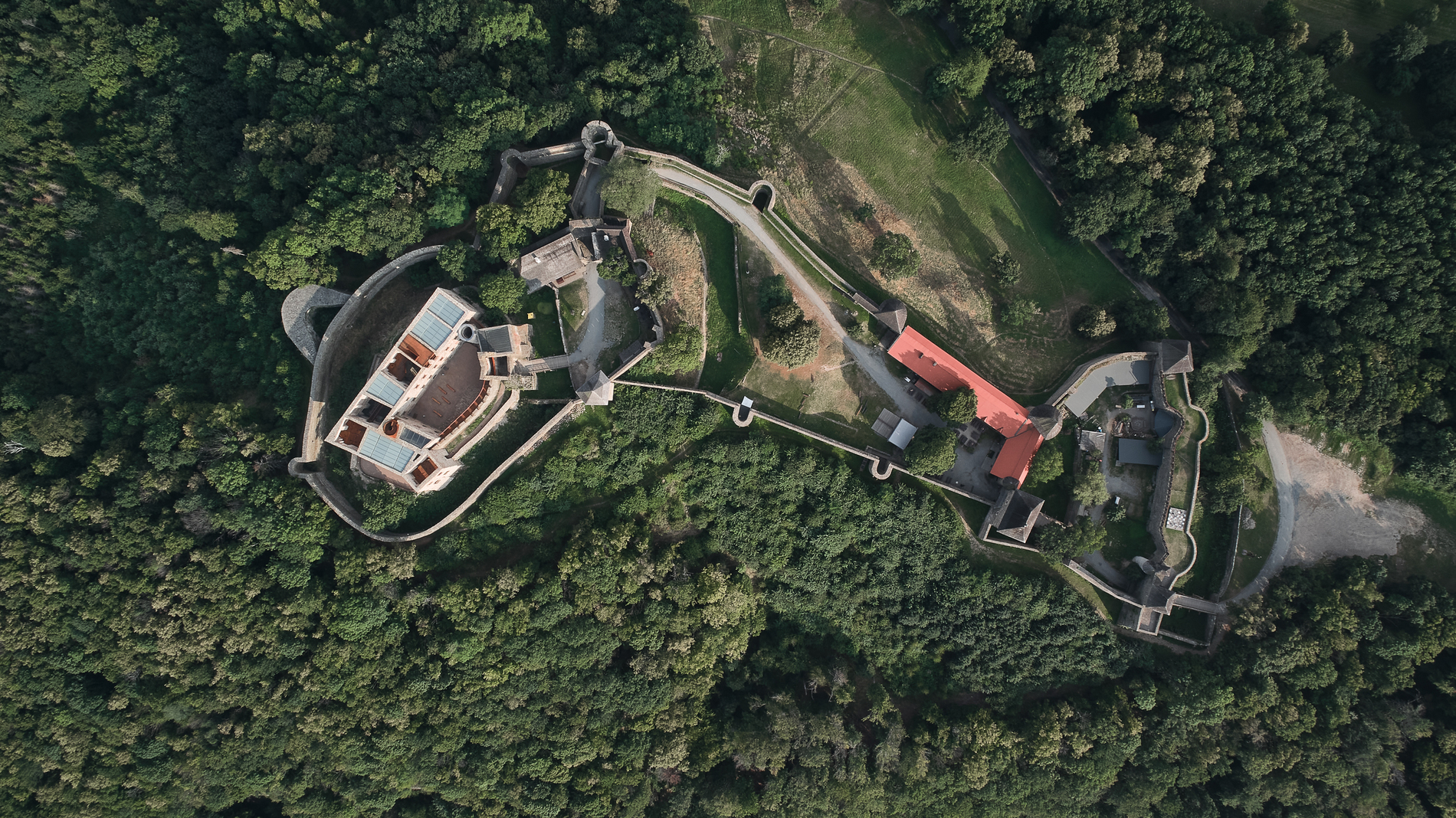 UZAVŘENÍ HRADU