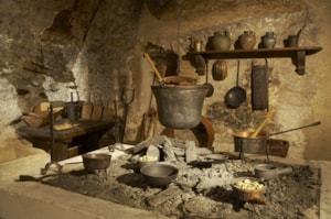 Černá kuchyně v expozici archeologie