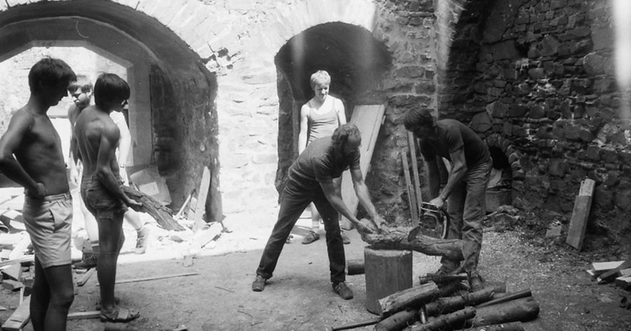 PŘÍBĚHY NADŠENÍ: HELFŠTÝN (PODCAST)