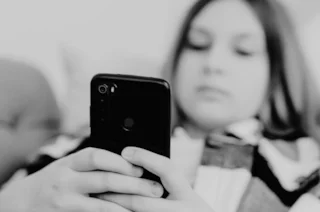 Když děti hledají pomoc na internetu. Projekt Bezpečně v digitálním světě nabízí podporu přímo online