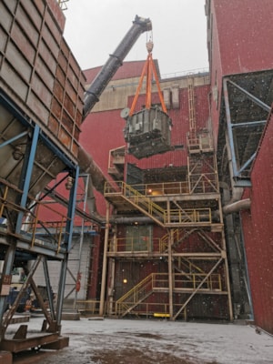 Demontáž transformátoru 53 tun z 10 m vysoké rampy