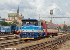 Závěsy na zakázku pro kovové dveře lokomotiv (Lokomotivy CZ LOKO)