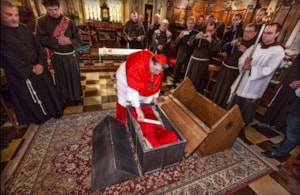 Skryté závěsy DX38 3-D CP design (Relikviář v kostele Panny Marie Sněžné Praha)