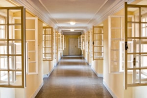 Okenní závěsy, návleky a skoby (Premonstrátský klášter v Želivi)