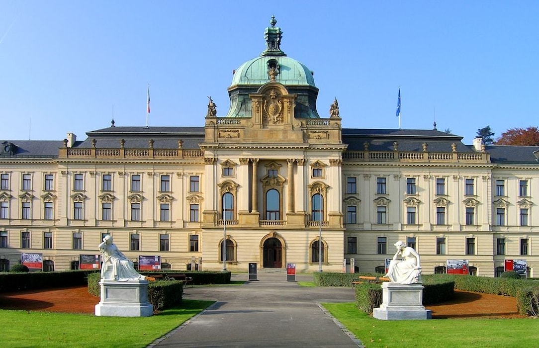 Strakova akademie (úřad vlády ČR) Praha