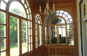 „Zlaté“ okenní závěsy k zašroubování s ozdobou  (Penzion Jesenský, Tatranská Lomnica)