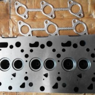 Hlava motoru Kubota D905