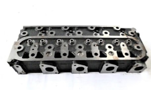 Hlava motoru Kubota V1902